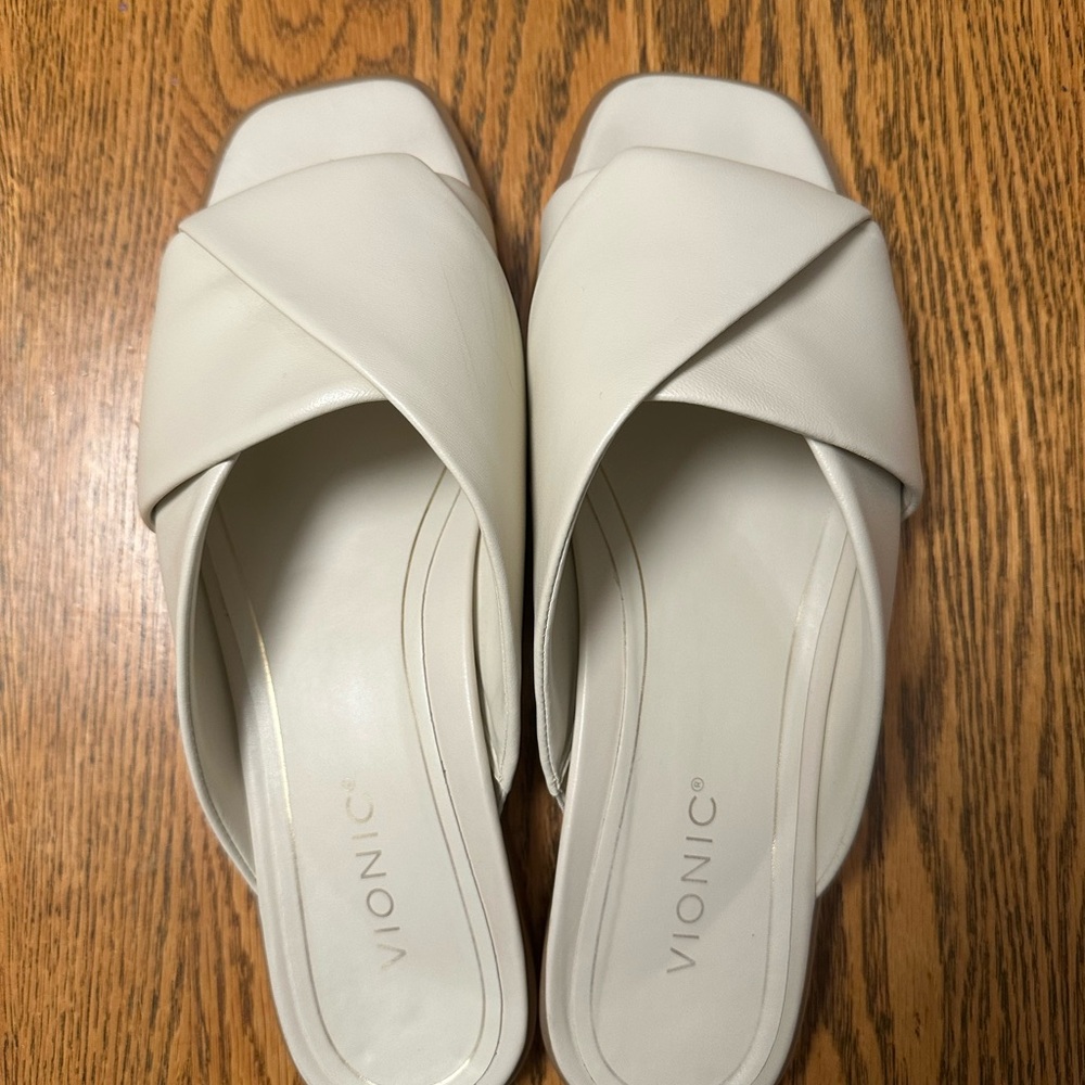 Vionic Miramar Women's Cream Cross-Band Slide